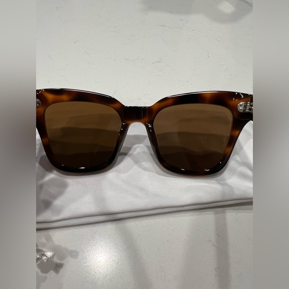 New Chimi Tortoise Sunglasses - Picture 3 of 12